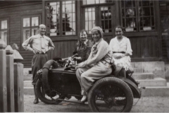 Przy dworze, 1936 r.