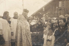Uroczystość przy starym kościele